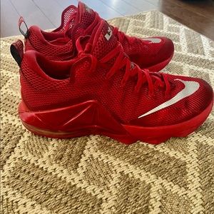 Lebron James - NIKE men’s red low XII size 10.5